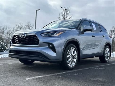 Used 2024 Toyota Highlander Limited image 32