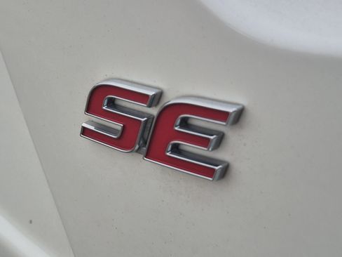 Used 2020 Toyota Corolla SE w/ SE Premium Package image 28