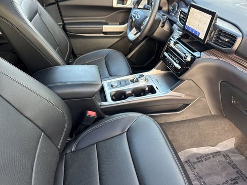 Used 2024 Ford Explorer Limited w/ Equipment Group 301A image 19