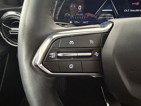 Used 2025 Chevrolet Equinox LT image 25