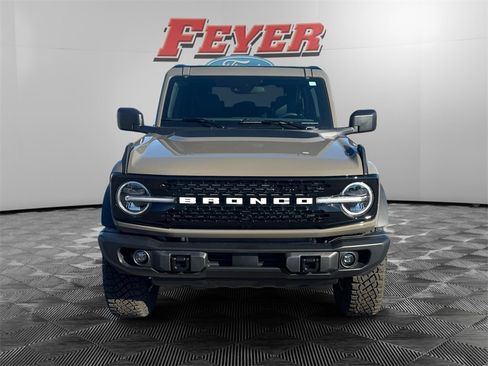 New 2025 Ford Bronco Badlands image 2