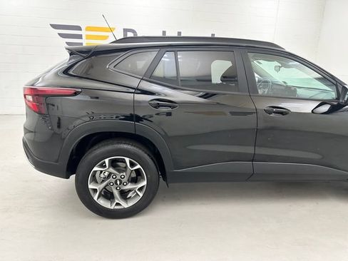 Used 2024 Chevrolet Trax LT w/ Driver Confidence Package FWD image 10