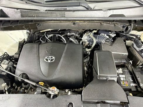 Used 2018 Toyota Highlander Limited Platinum FWD image 36