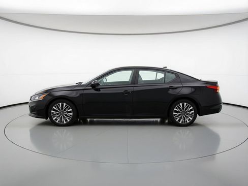 Used 2025 Nissan Altima 2.5 SV FWD image 5