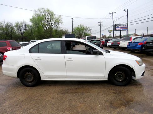 Used 2012 Volkswagen Jetta S image 4