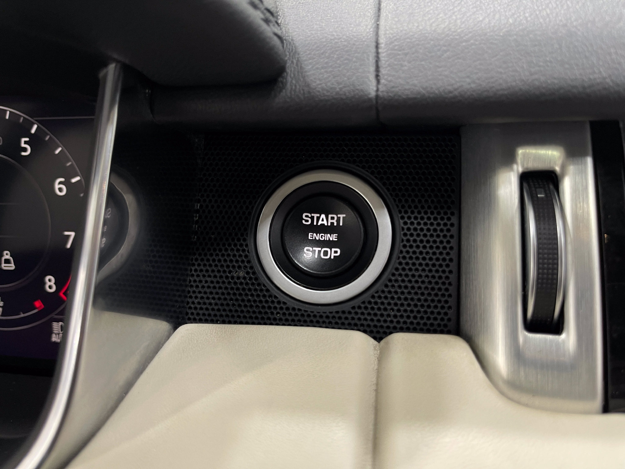 Used 2018 Land Rover Range Rover Supercharged AWD/4WD image 21
