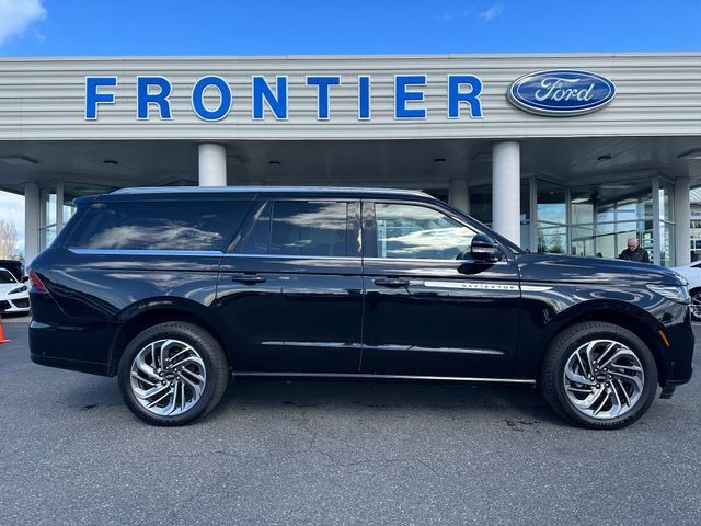 Used 2025 Lincoln Navigator L Reserve AWD/4WD image 1