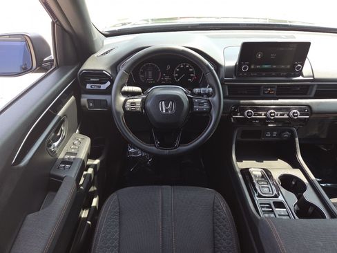 Used 2025 Honda Pilot Sport image 24