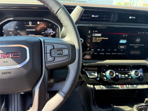 Used 2025 GMC Sierra 2500 AT4 image 8