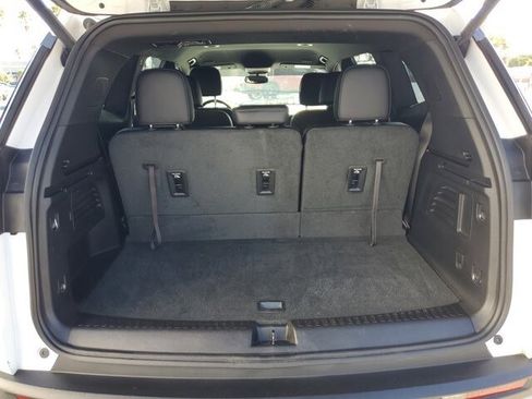 Used 2024 GMC Acadia Elevation image 13