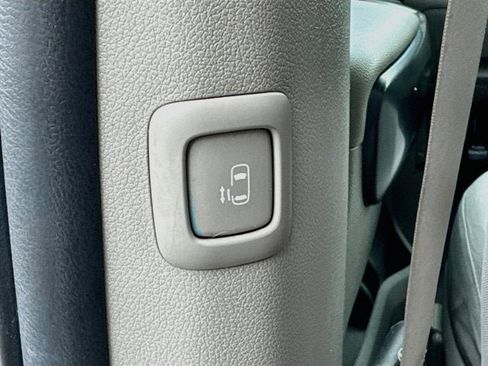 Used 2019 Kia Sedona LX FWD image 31