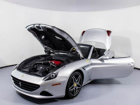 Used 2016 Ferrari California T image 33