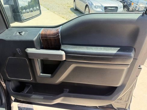 Used 2015 Ford F150 Platinum w/ Equipment Group 701A Luxury AWD/4WD image 32