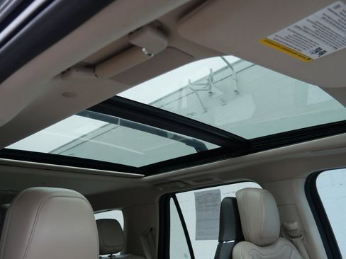 Used 2022 Lincoln Navigator Reserve image 22