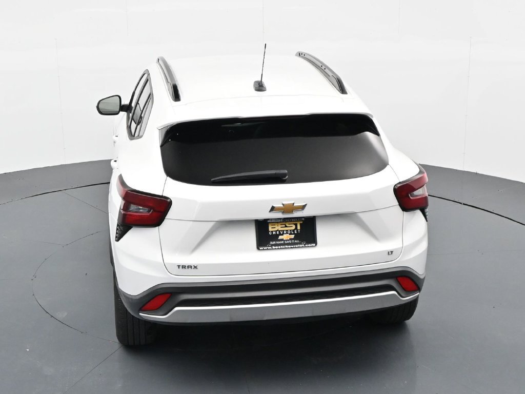 Used 2025 Chevrolet Trax LT FWD image 22