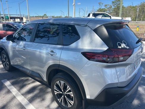 Used 2023 Nissan Rogue SV image 4