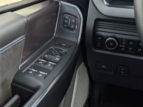 New 2026 Ford F250 Platinum image 25