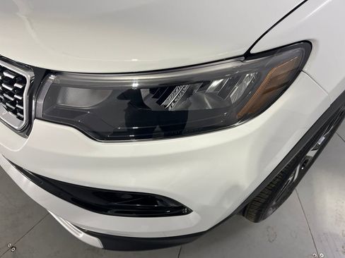 Used 2025 Jeep Compass Limited image 37