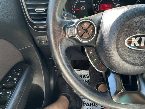 Used 2015 Kia Soul FWD image 16