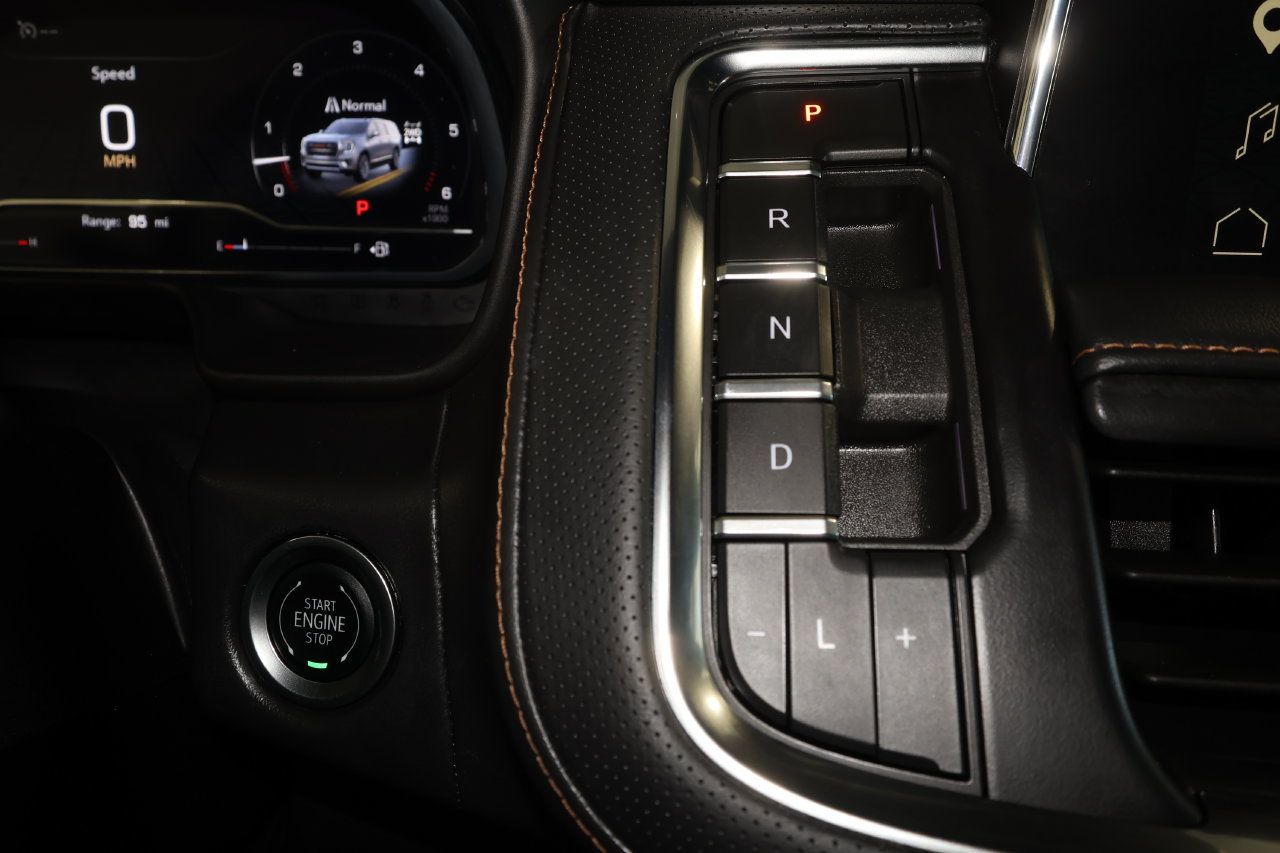 Used 2024 GMC Yukon XL AT4 w/ AT4 Premium Plus Package AWD/4WD image 17