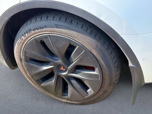 Used 2021 Tesla Model Y Long Range AWD/4WD image 10