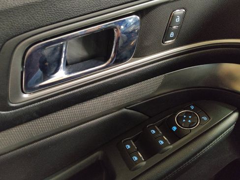 Used 2019 Ford Explorer XLT image 27