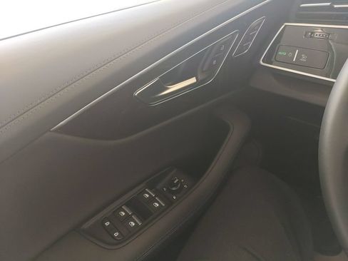 Used 2023 Audi Q8 Prestige AWD/4WD image 32
