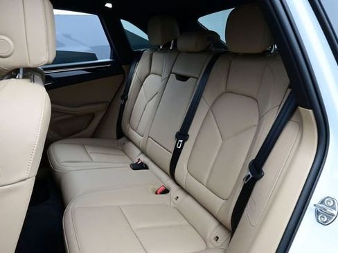 Certified 2025 Porsche Macan AWD/4WD image 14