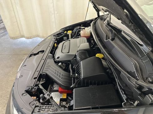 Used 2025 Chrysler Pacifica Select image 42