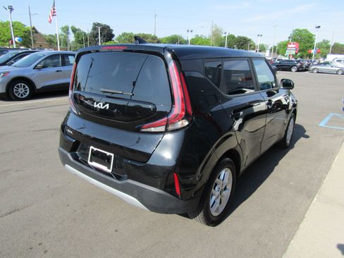 Used 2023 Kia Soul LX w/ Option Group 015 FWD image 5