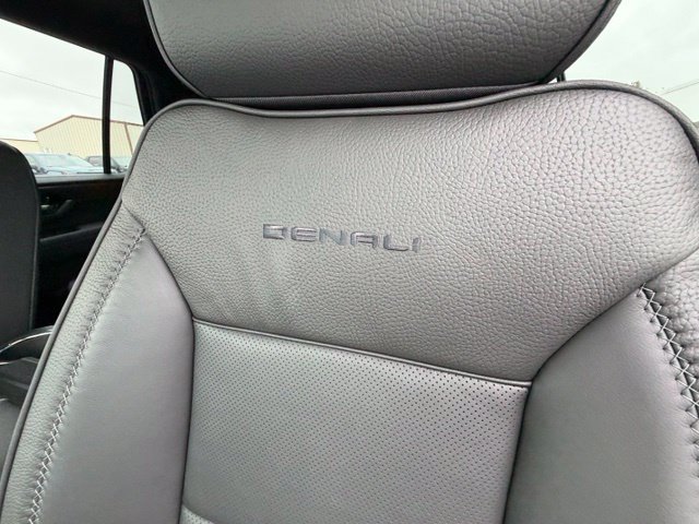 New 2026 GMC Yukon Denali w/ LPO, Floor Liner Package AWD/4WD image 7