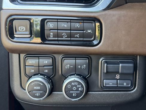 Used 2025 GMC Yukon XL Denali Ultimate w/ LPO, Floor Liner Package AWD/4WD image 42