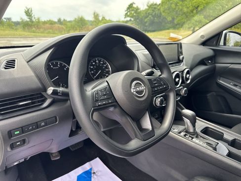Used 2025 Nissan Sentra S w/ Lighting Package FWD image 22