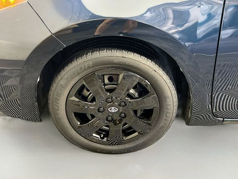 Used 2017 Toyota Corolla LE FWD image 13