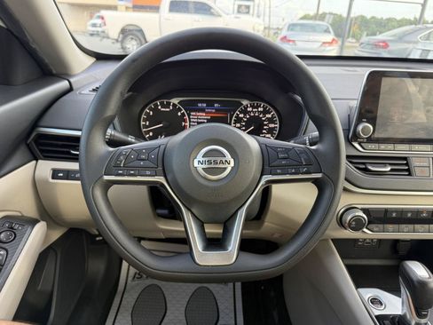 Used 2020 Nissan Altima 2.5 S FWD image 15
