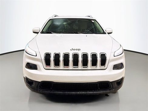 Used 2017 Jeep Cherokee Latitude image 3