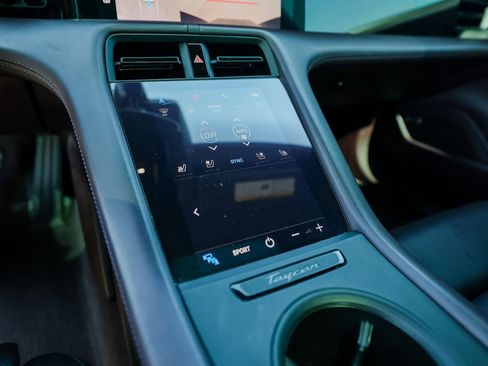 Certified 2021 Porsche Taycan image 20