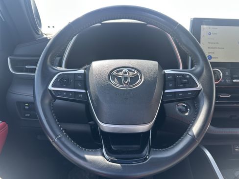 Used 2023 Toyota Highlander XSE AWD/4WD image 19