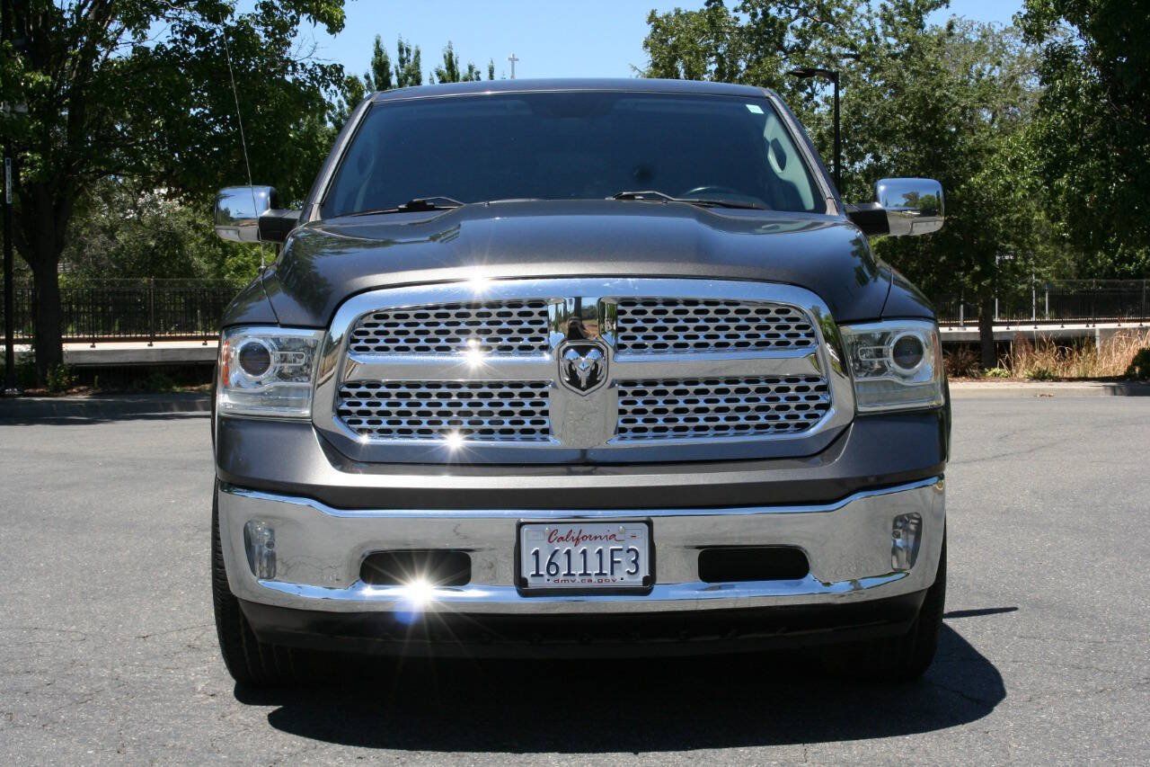Used 2017 RAM 1500 Laramie AWD/4WD image 3