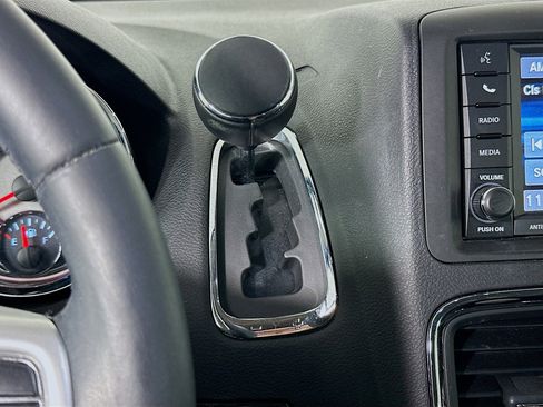 Used 2014 Chrysler Town & Country Touring FWD image 24