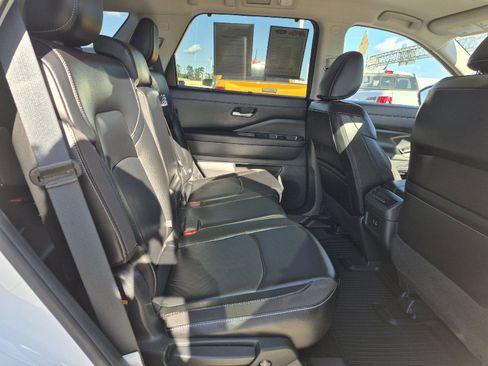 Used 2024 Nissan Pathfinder SL image 27
