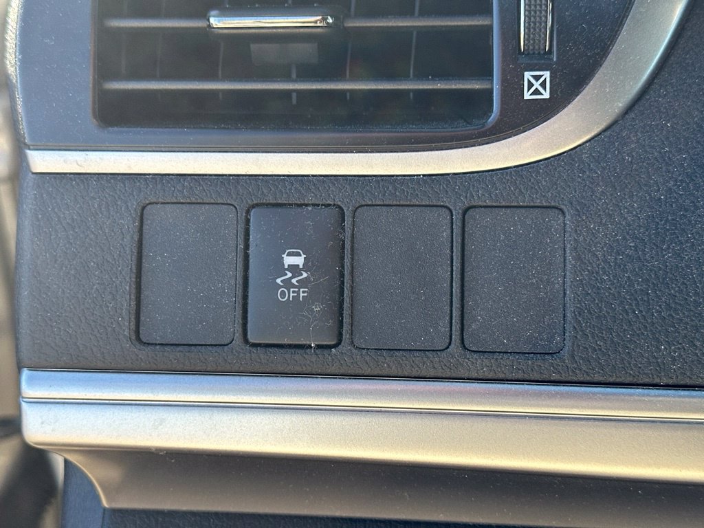 Used 2012 Toyota Camry SE FWD image 17