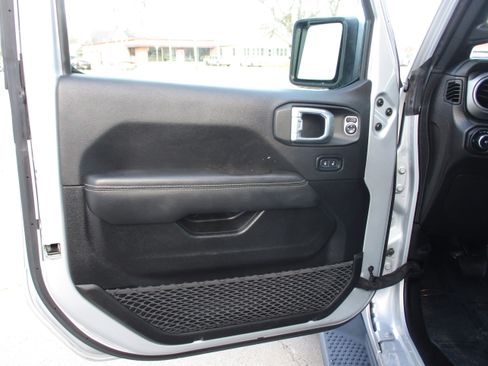 Used 2023 Jeep Wrangler Sahara image 11