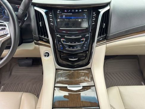 Used 2020 Cadillac Escalade Premium Luxury AWD/4WD image 19