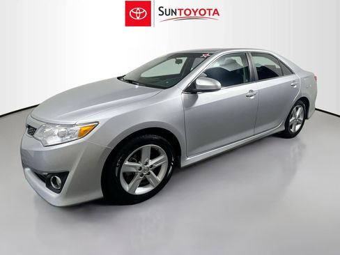 Used 2014 Toyota Camry SE image 9