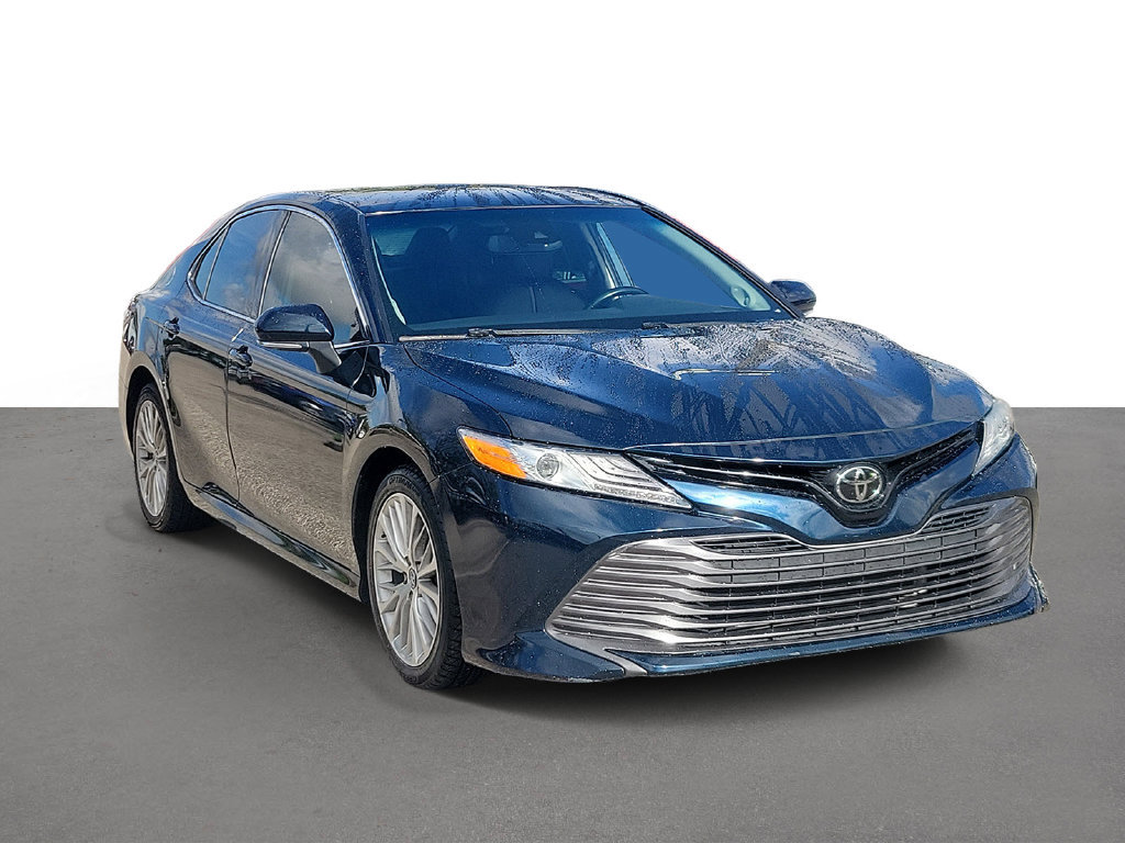 Used 2020 Toyota Camry XLE w/ Navigation Package FWD image 2