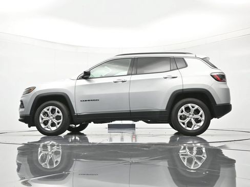 Used 2024 Jeep Compass Latitude AWD/4WD image 42