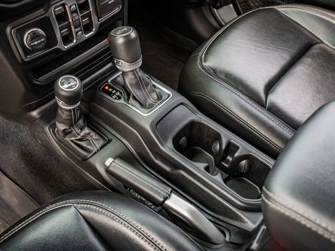 Used 2023 Jeep Wrangler Unlimited Sahara w/ Cold Weather Group AWD/4WD image 29