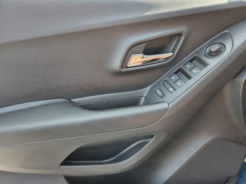 Used 2020 Chevrolet Trax LT image 21