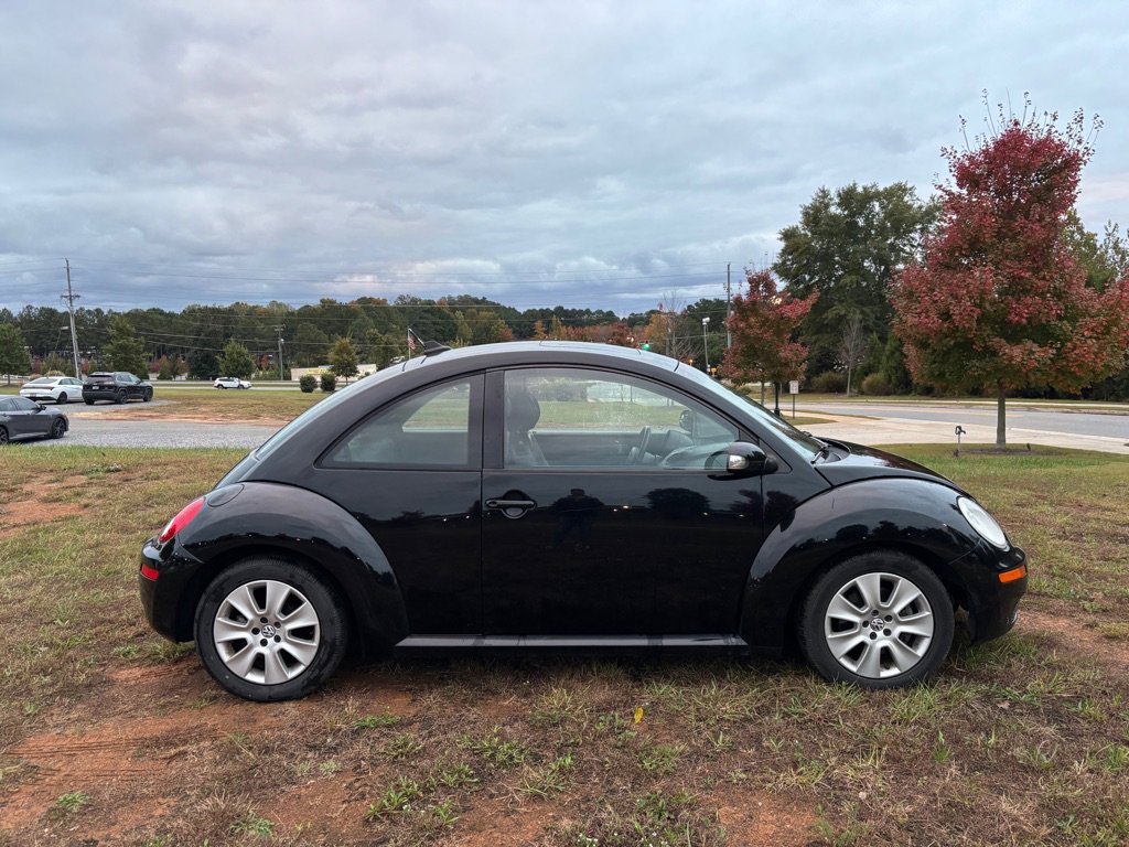 Used 2009 Volkswagen Beetle S FWD image 5
